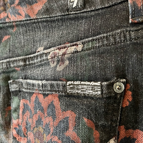 7 For All Mankind Flower Painted Black Jean Mini Skirt w/Raw Hem Size 24 Floral - Picture 4 of 6